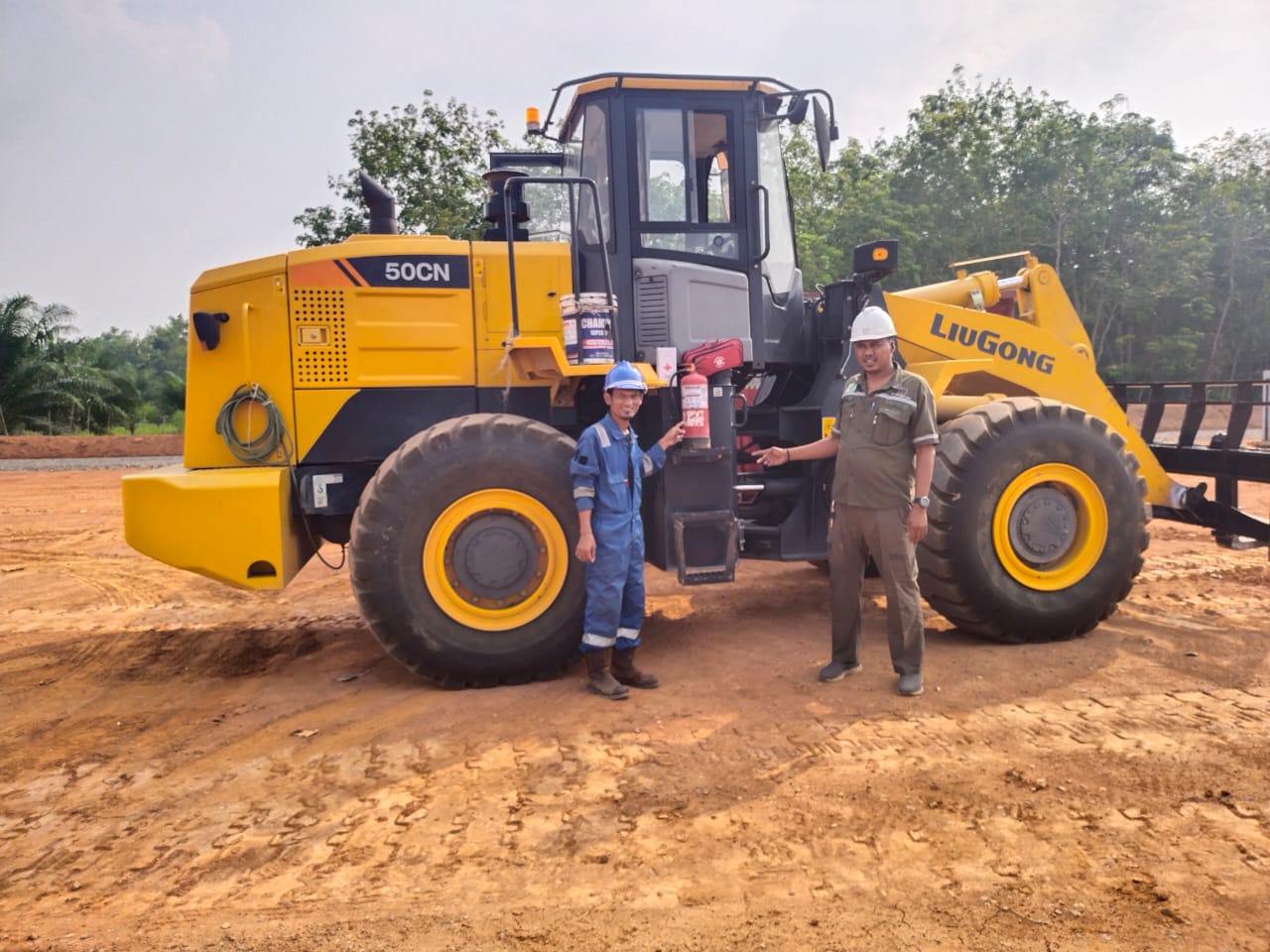 PT. Haliber Jaya | Logistik – Penyewaan Alat Berat – Wheel Loader Fork